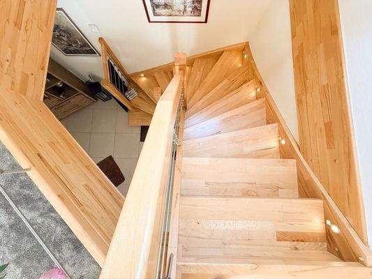 Echtholztreppe zum OG