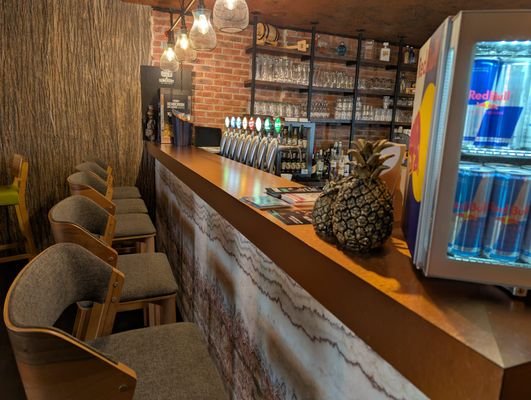 Bartheke samt 8-leitige Draught-Master-Zapfanlage