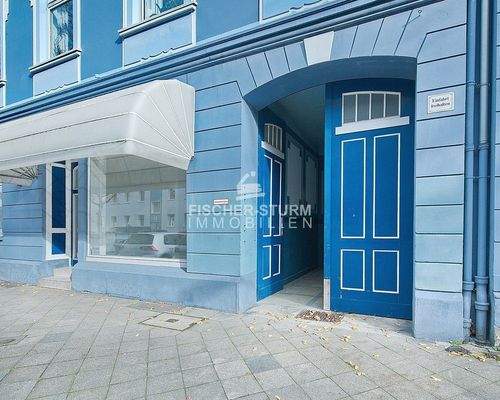 Blick zum Ladenlokal und Toreinfahrt