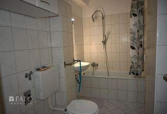 Badezimmer mit Wanne