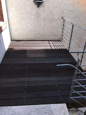 Terrasse hinter dem Haus