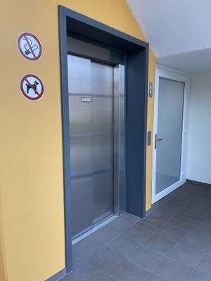 Aufzug im Erdgeschoss