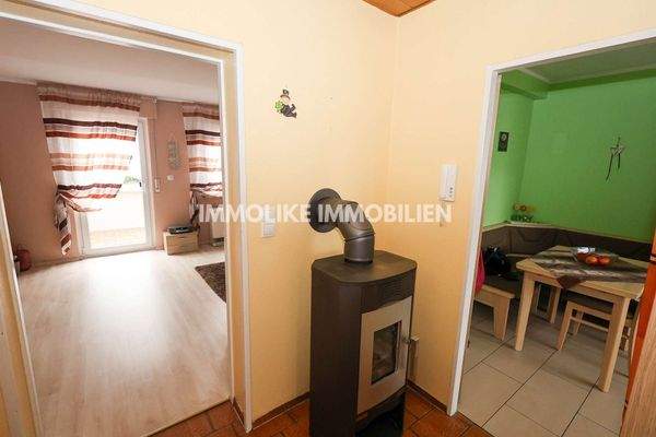 Flur mit Holzofen EG