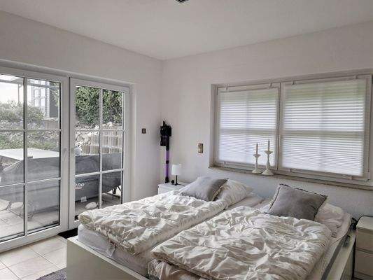 Schlafzimmer mit Terrassenzugang