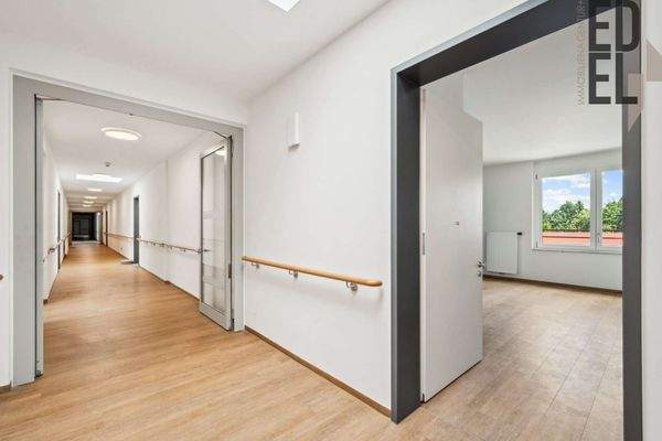 Flur mit Wohnungseingang