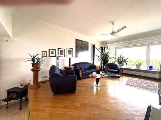 Wohnzimmer möbliert