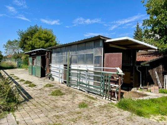 Die Stallnebengebäude