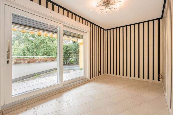 Zimmer mit Zugang Terrasse im DG