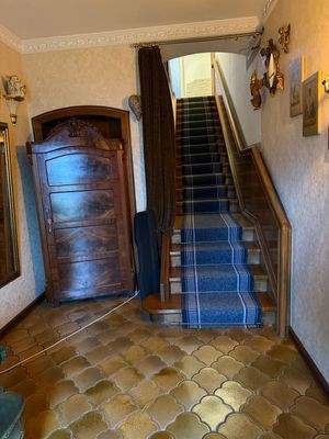 Vom Eingangsbereich ins OG.JPG