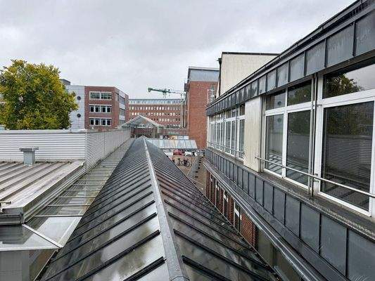 Mit Ausblick in die Stadt