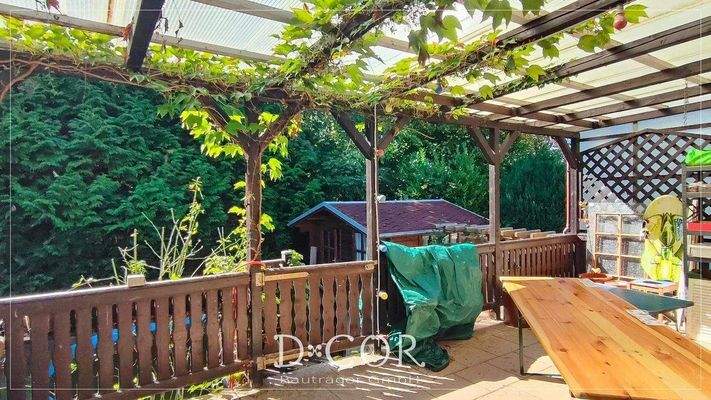 Weinberg-Feeling auf der großen Terrasse