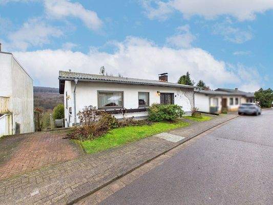 Zweifamilienhaus mit Weitblick in Neunkirchen