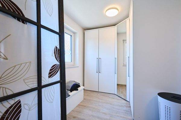 Ankleidebereich im Schlafzimmer