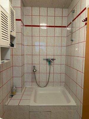 Dusche Gäste WC.jpg