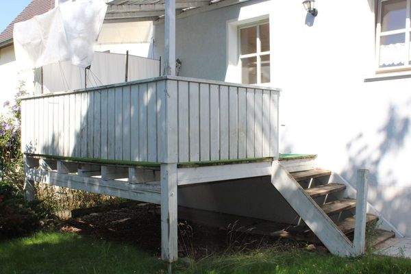 Kleine Veranda (erneuerungsbedürftig)