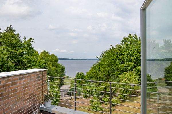 Terrasse vorne mit Wasserblick