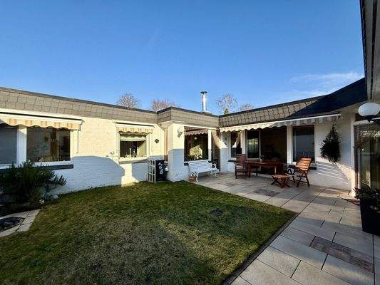 Garten- und Immobilienansicht