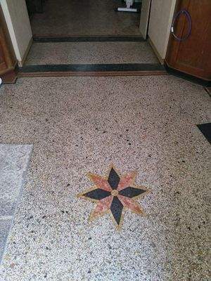 Fußboden im Eingangsbereich.