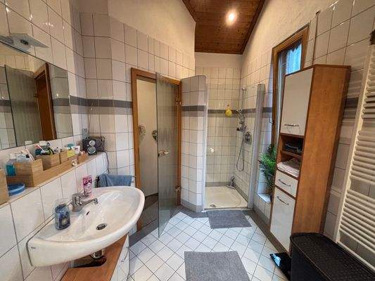 Teilansicht vom Badezimmer