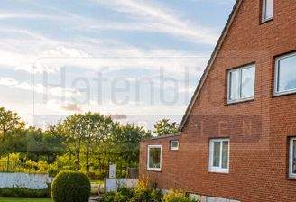 EFh mit 2 Wohnungen u. Bauland
