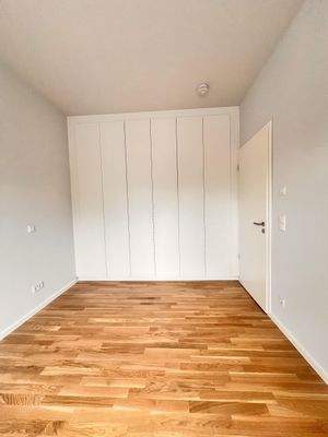 Heller Raum mit Holzboden