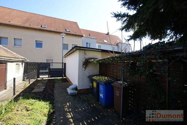 Garten mit Straßenzugang