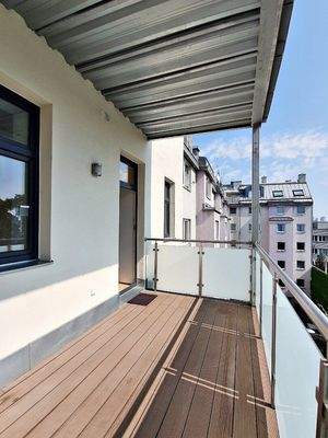 Große Terrasse ca. 10 m² mit Ausblick
