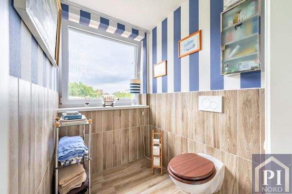 Gesondertes WC mit Fenster