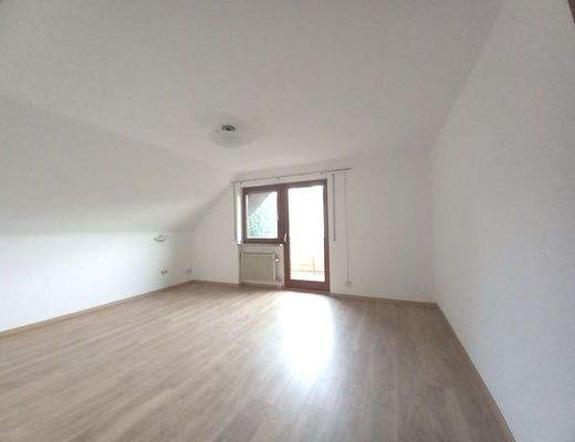 OG Zimmer 2 mit Zugang zum Balkon