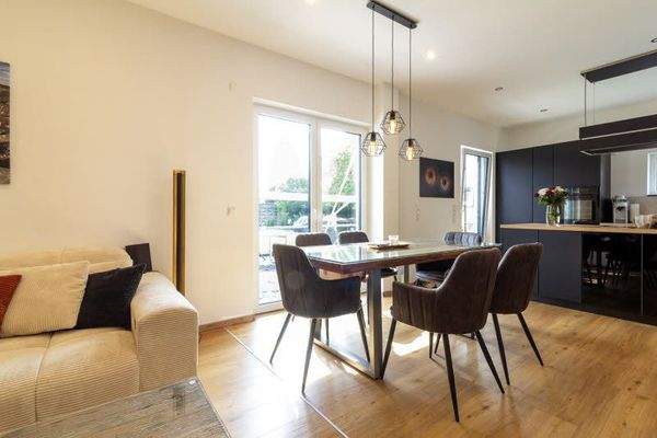 Blick vom Wohnraum in Richtung Küche