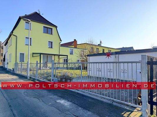 Garage mit Metalltor