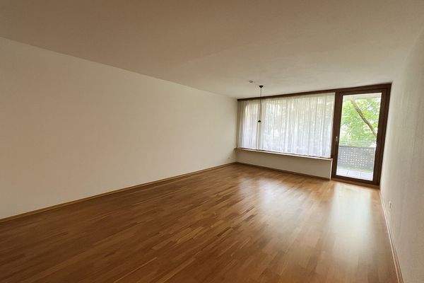 Wohnzimmer mit KI geleert