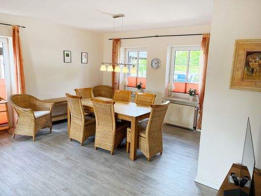 ... und einen Essbereich