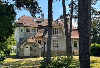 Westansicht vom Vorgarten aus