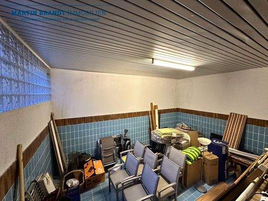 Schwimmbad (derzeit Abstellfläche)