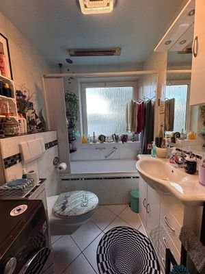 Badezimmer mit Wanne