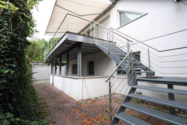 Außentreppe zum Balkon