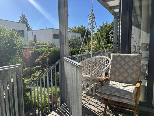 Blick vom Balkon in den Garten