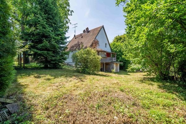 Grundstück m. bestehendem Haus