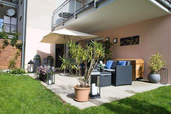 Große überdachte Terrasse!