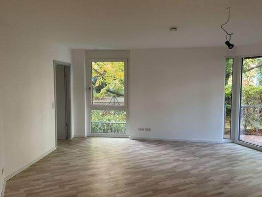 Wohnzimmer, links Eingang Schlafzimmer