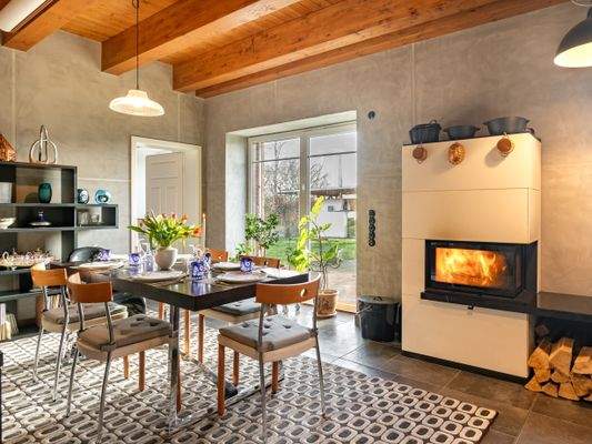 Wohn- und Essbereich mit Kaminofen