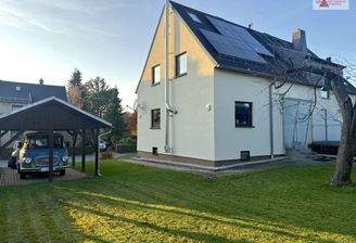 Hausrückseite - Carport