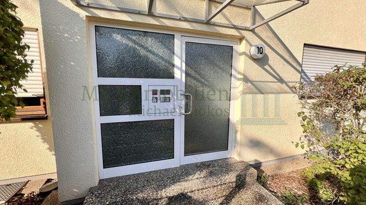 Whg. 2 Eingangsbereich außen