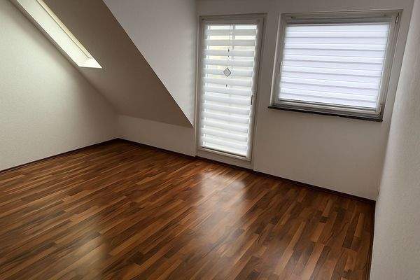 Zimmer mit Balkonzugang 2
