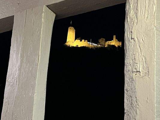 Burgblick bei Abendbeleuchtung