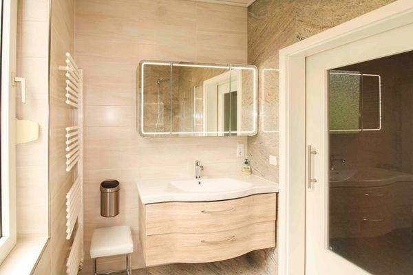 HInteres Badezimmer (2)