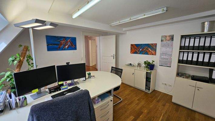 Büro 1.jpg