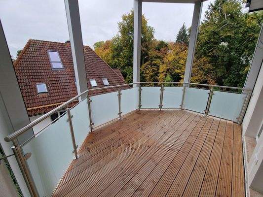 Überdachte Balkone EG und OG