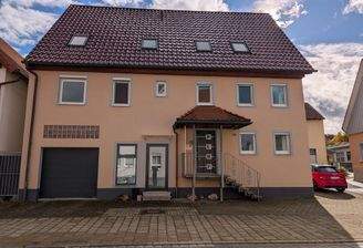 Hausansicht von Straße